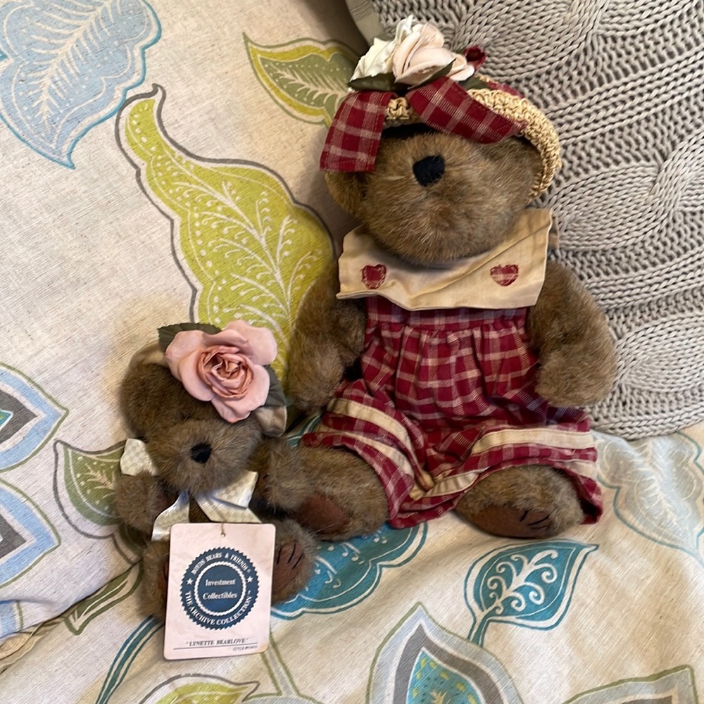 Retired Boyds Bear Prudence Bearimore and Little Lynette bearlove.